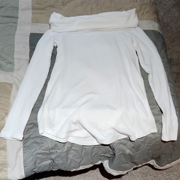 Off the shoulder sweater - Picture 1 of 2